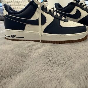Air Force 1’ 07 LV8 ‘College pack- midnight navy